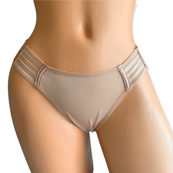 🌸New🌸 Small Victoria’s Secret Cheekini Panty NWT - Picture 2 of 8